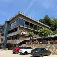 HotelRestaurant Gështenja, hotell i Suharekë
