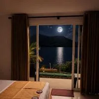 Elee Villa - Waterfront Retreat with Victoria Reservoir & Mountain Views, hotell i Teldeniya