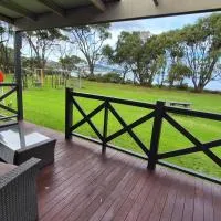 Lilacs Waterfront Villas & Cottages، فندق في ألباني