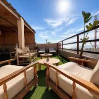 Banana Surf Camp - Yoga Vibe and Retreat Oceanfront, hotel en Aourir