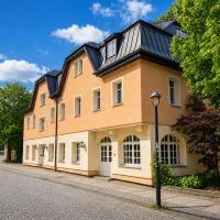 Hotel zum Felsenkeller Oybin، فندق في كورورت أوبين