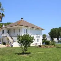 Gîte Les Palmiers, à la campagne au calme,Claracq的飯店
