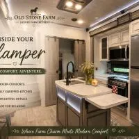 Old Stone Farm Luxtury Glamping โรงแรมในMeaford