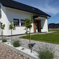 Dom "Między jeziorami" na Kaszubach, 10 osób, jacuzzi, ognisko, kominek, hotel en Grabówko