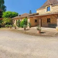 Ferme Auberge Du Roc、Saint-Pompontのホテル