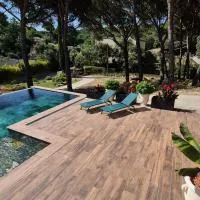 Maison indépendante de 26m2 avec Jardin, Climatisation et accès piscine l'été, hotel v destinácii Rochegude