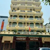 Huệ Vinh Hotel، فندق في كوا لو
