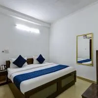Hotel SV Near Noida Metro Station 52, hotel em Noida