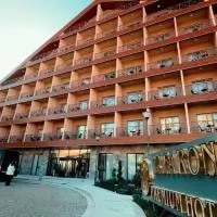 Zafaron Premium Hotel, hotell i Chimgan