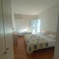 Eliza's apartments and studios, хотел в Рода