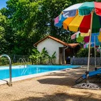 Les Chalets du Gélat、Noaillanのホテル