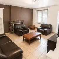 House in Charleroi ideal for families et professionals, hotel em Charleroi