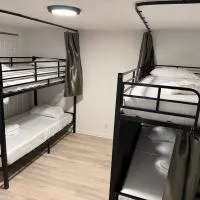 Daphne's Tropical Oasis Male Only Hostel, viešbutis mieste Hallandale Beach