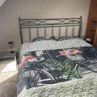 Homestay Bij de Heldinnen、Heldenのホテル