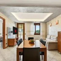 Airport BGY 4 min - Spacious House with Two Balconies, hotel di Orio al Serio