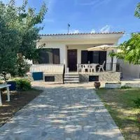 Paralia Karianis Sea View 2 Bedroom Villa, hotel em Karianí
