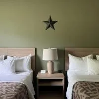 The Trail Inn - Slayton, MN - HWY 59, hotel em Slayton