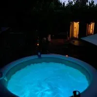 Suite privée vue mer et spa à 10 min des plages, hotel en Cogolin