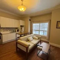 Private unit in richmond hill, hotell sihtkohas Richmond Hill