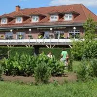 Mendoza Steakhaus & Hotel, отель в Мирове