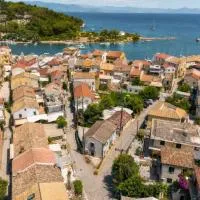 Laena Apartment by All About Paxos, отель в Гайосе