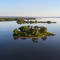 Spacious Wooden Suite #7 By The Lake at Texoma Shores Resort, hotell i Madill