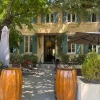 Auberge des Tilleuls, hótel í Grambois