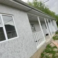Kabyl Guest House, готель у місті Tosor