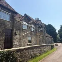 The Hunters Rest Inn, Hotel in Clutton