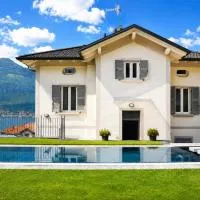 White suite - Jacuzzi, Swimming pool & Lake view, hotel Lezzenóban