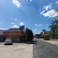Parrot district apartments, hotell i Nové Zámky