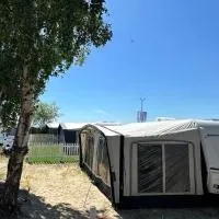 HelloHel klimatyzowane przyczepy Jastarnia Surf Kite Wind, hotel v mestu Jastarnia