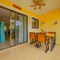 Tropical Waves #1 2 bed 2 Bath Tropical Living, hotel in Coco