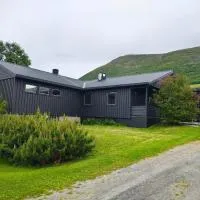Three bedroom home with an amazing mountain view! – hotel w mieście Oppdal