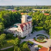 Zamek Topacz, hotel di Wrocław
