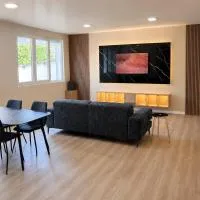 Grand T3 lumineux climatisé 80 m2 à Sedan, Hotel in Sedan