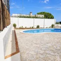 Chalet rústico con piscina y barbacoa, Valencia, hotelli kohteessa Torrent