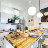 Luxury Barndo 2AN Europe Style Farm Stay Chickens, Hotel in Jefferson City