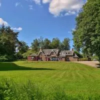 The West Highland Way Hotel and Campground Rooms and Pitches, hotel sa Glasgow