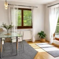 Spacious Apartment with Free Parking near Prague, hotell i Rudná