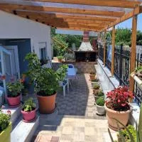 Kurti Home: Agía Triás şehrinde bir otel