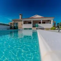 Mediterranean Oasis Villa with Private Pool & Summer Kitchen, hotel en Biograd na Moru