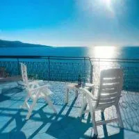 Seaside Dream View-Private Beachfront Terrace, hotell i Meta
