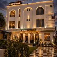 Hotel Virat Palace 600 From Khatu Shyam Ji, hotelli kohteessa Khātu