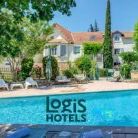 Logis Hotel Le Blason de Provence、モントゥーのホテル