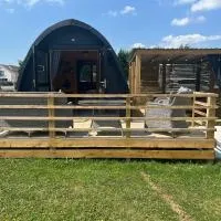 Dolafon Luxury Glamping Pod 7 With Hot Tub, hotel em St Asaph