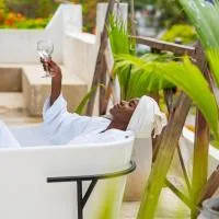 ZAN Tropical Beach Adults Only، فندق في Dimbuni