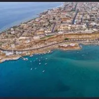 v2 غرفة وصالة, hotel v mestu Al Wajh