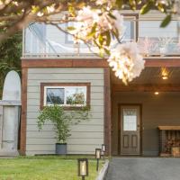 Ozzards Seascape - Cozy West Coast Retreat, hotel en Ucluelet