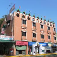 Hotel Silver Springs，艾哈邁達巴德Maninagar的飯店